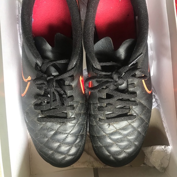 Womens cleats - Picture 1 of 2